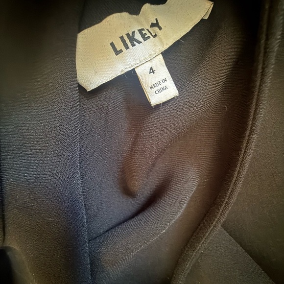 Likely high neck halter tie bow back size 4 dress in excellent condition - Picture 6 of 6